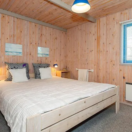 6 Person In Pandrup-by Traum