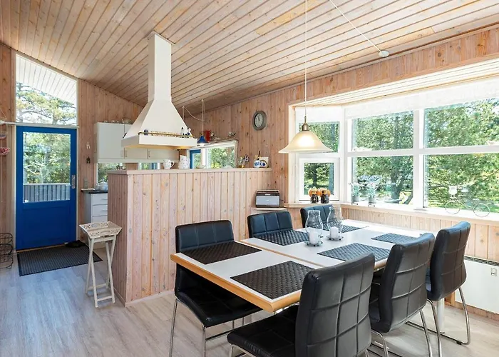 6 Person In Pandrup-by Traum